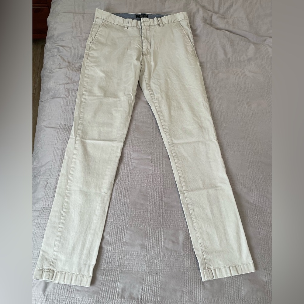 Banana republic men’s Fulton chinos 32x34 - cream/white